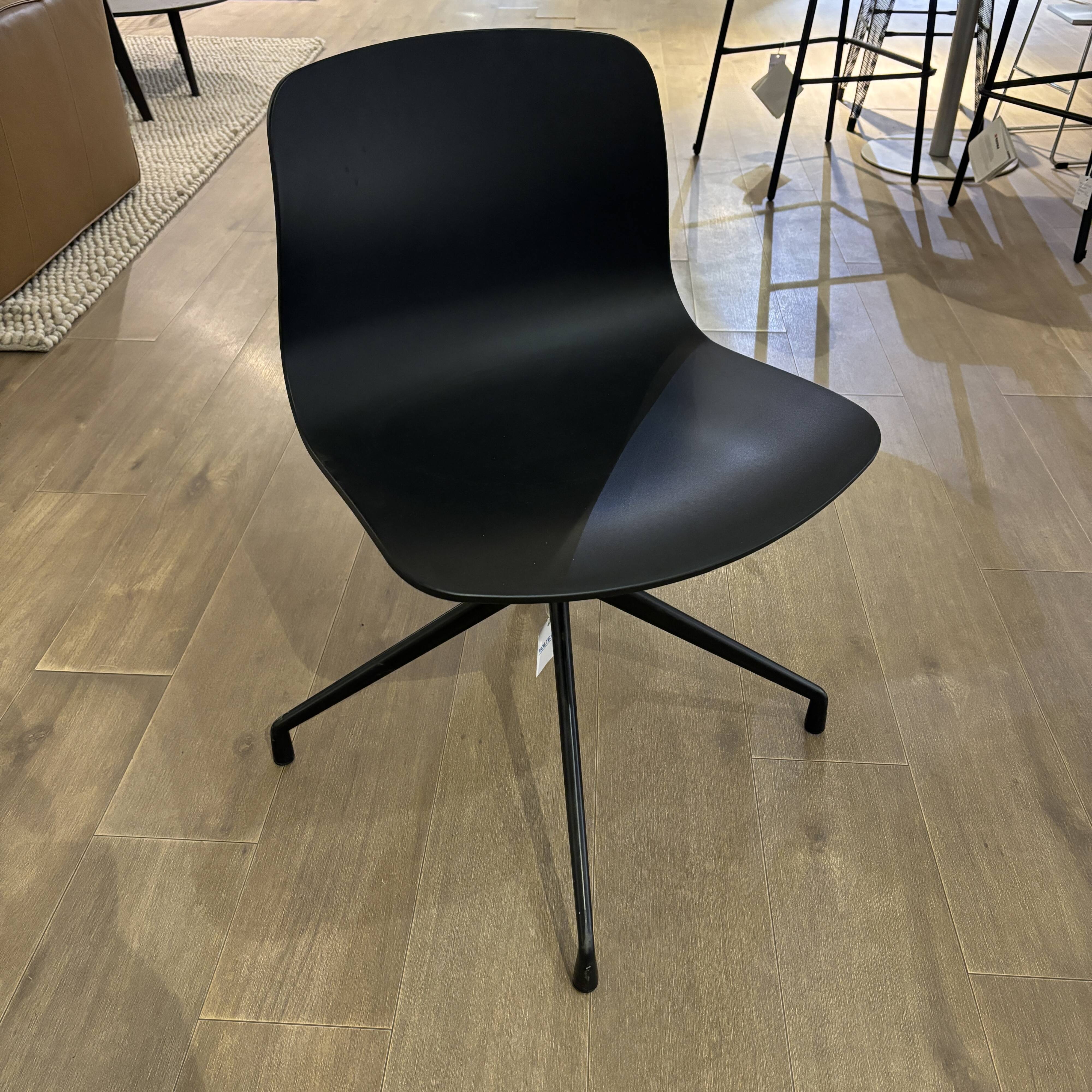 AAC10 swivel chair - Hay