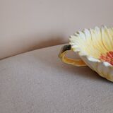 Sunflower-shaped bowl with handles