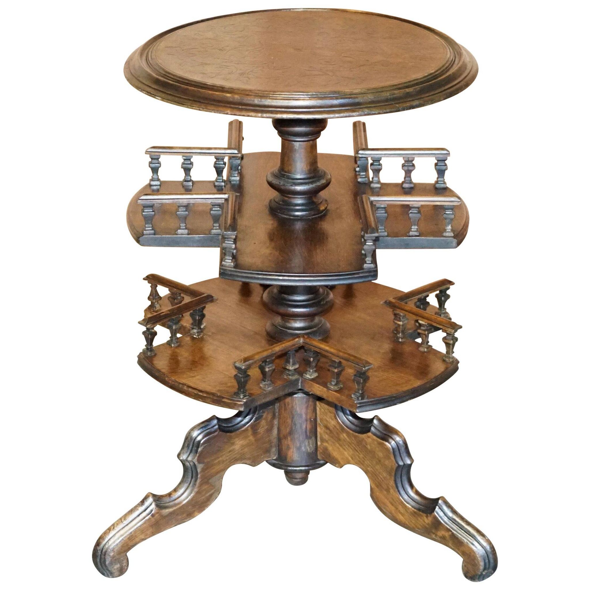 Table bibliothèque victorienne en chêne, deux niveaux, plateau pokerwork