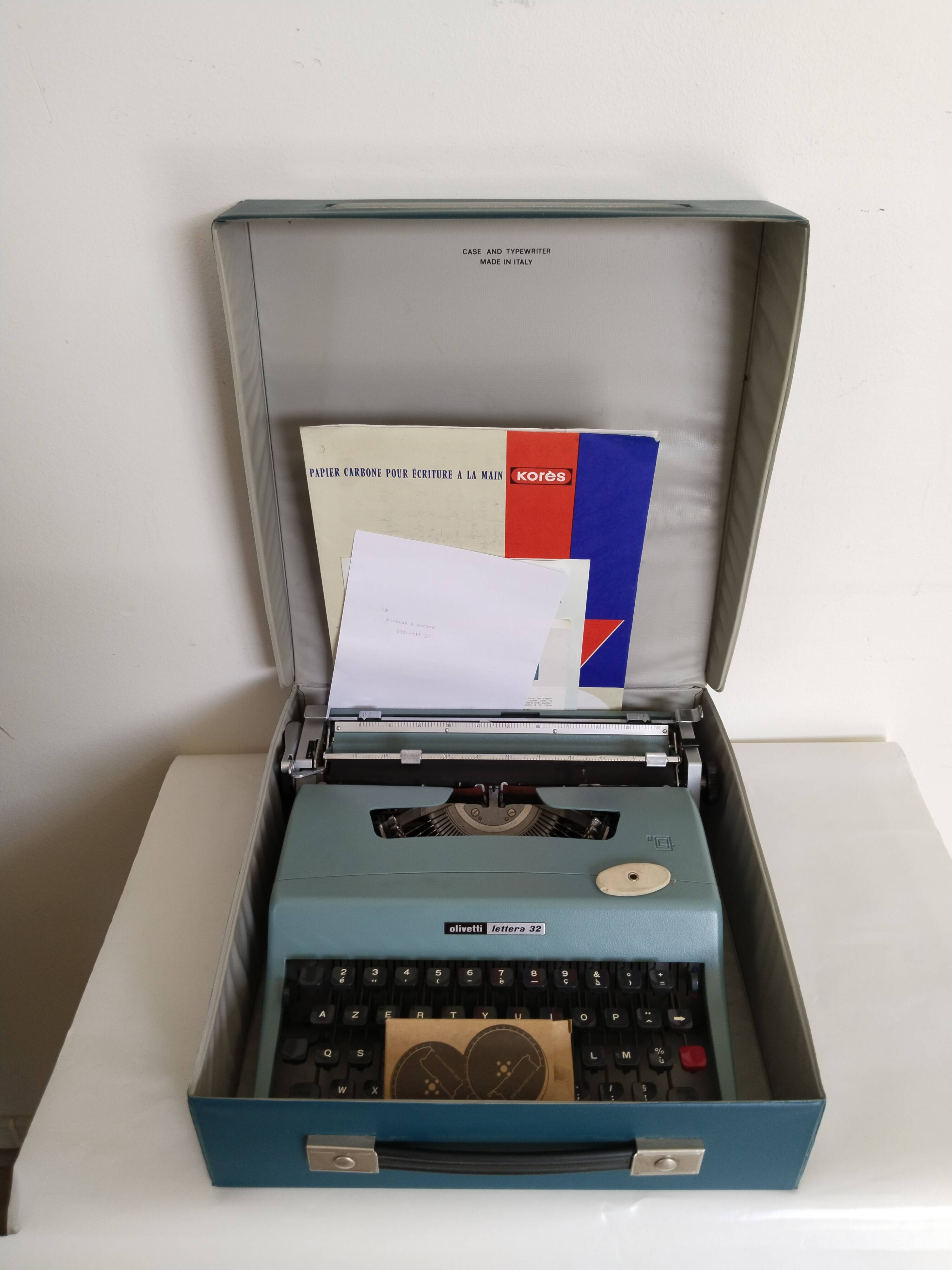 Olivetti Lettera 32 portable typewriter, functional, new ribbon