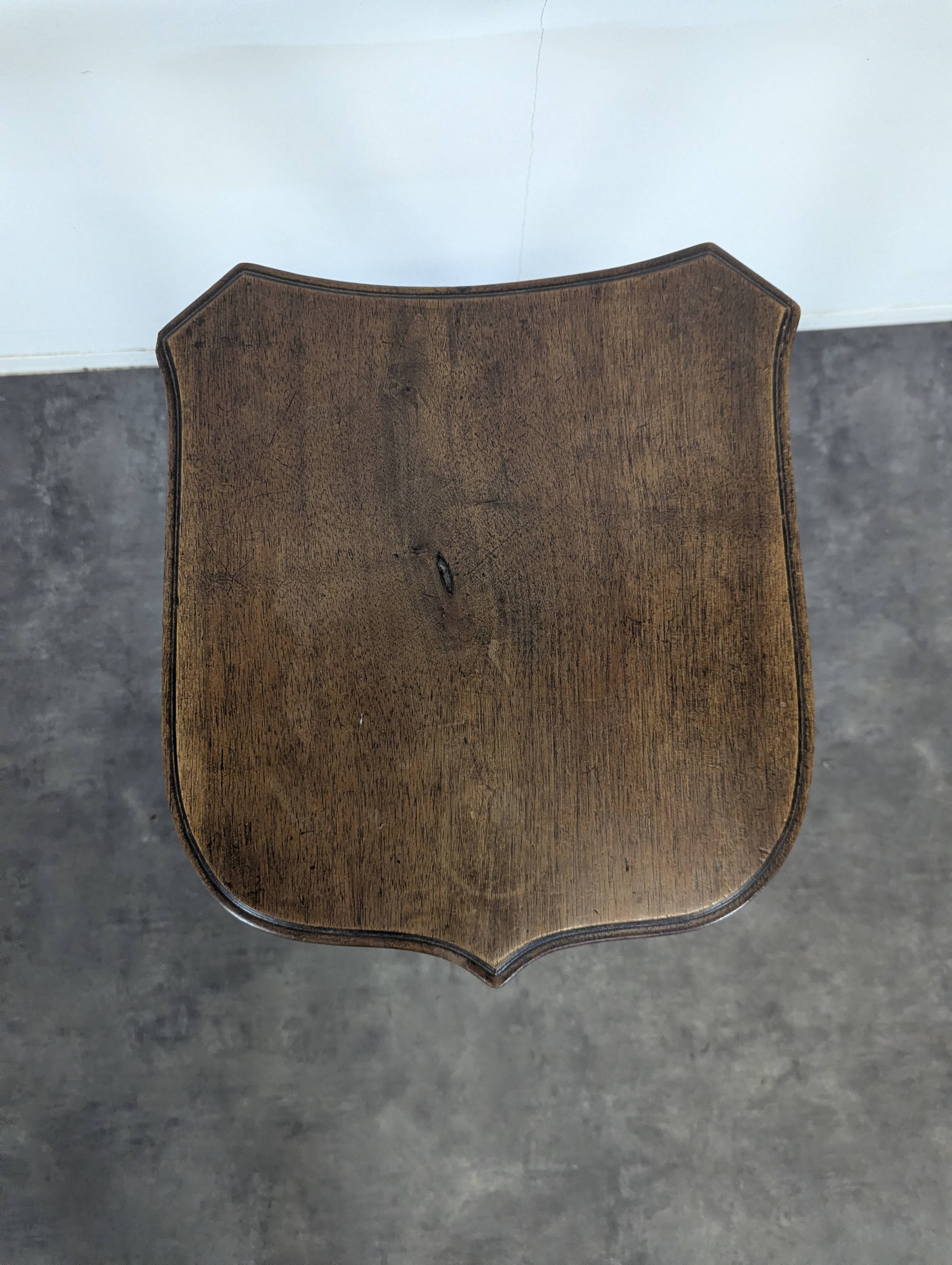 Coat of arms table