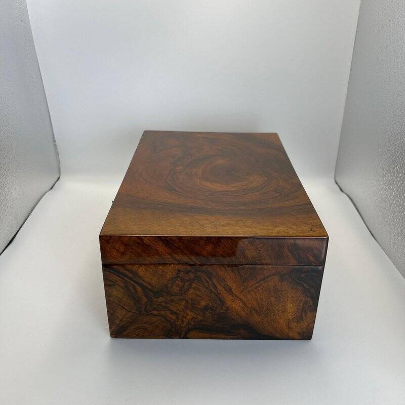 Biedermeier Box in Walnut Veneer on Maple, Austria, 1840s