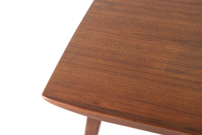 Louis van Teeffelen for Wébé dining table 'Milaan'