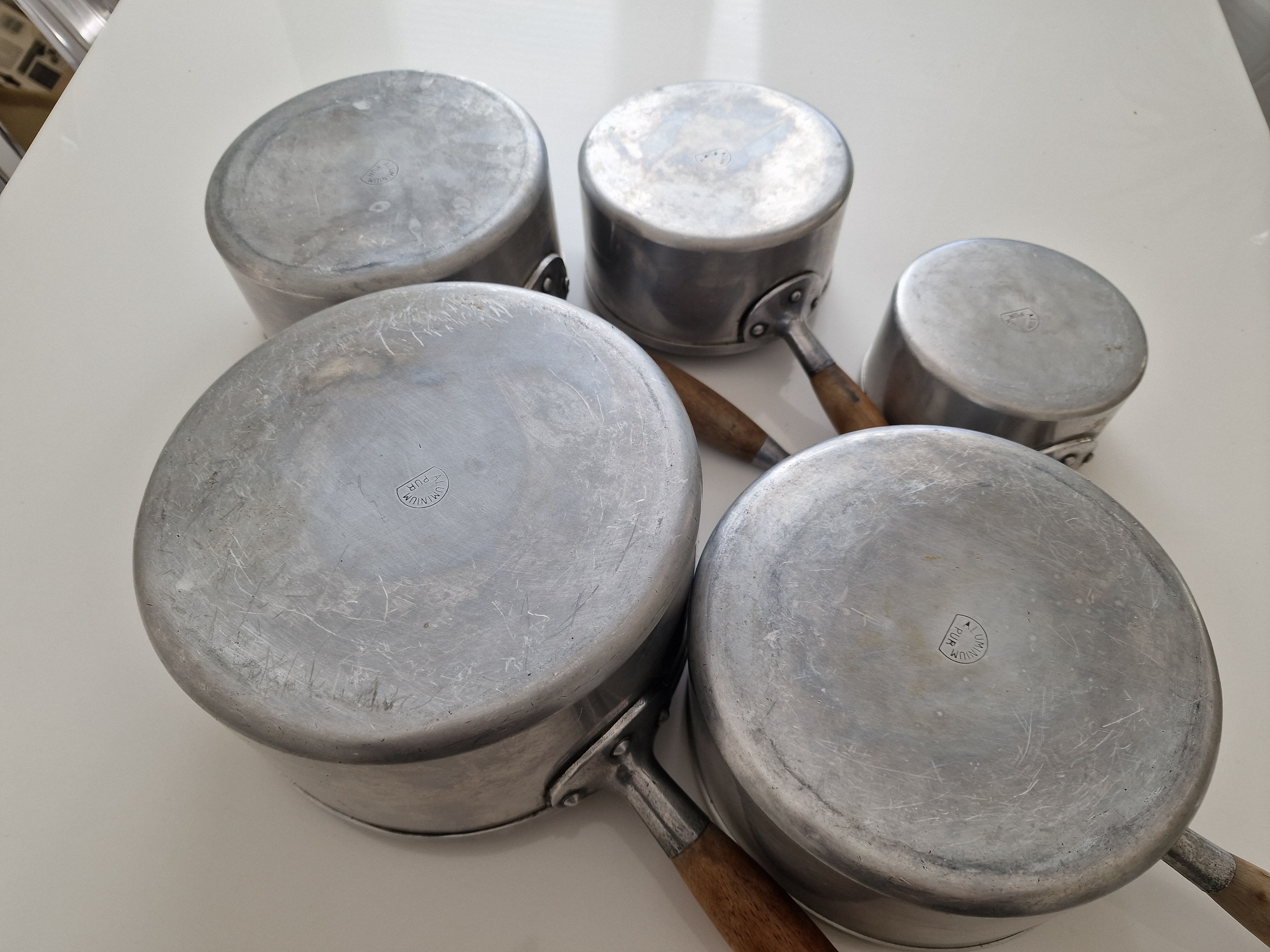 Série de 5 casseroles en aluminium vintage