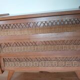 Commode en bois et rotin, pied compas, années 60