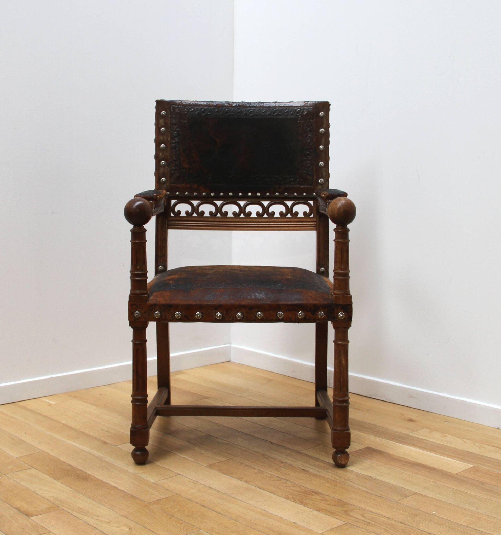 Paire de fauteuils style Henri II