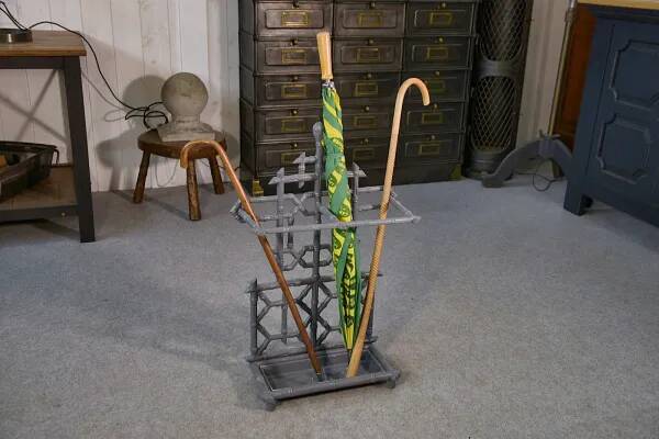 Porte-parapluie en fonte émaillée gris 1940’s