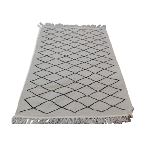 Tapis beige et noir berbère fait