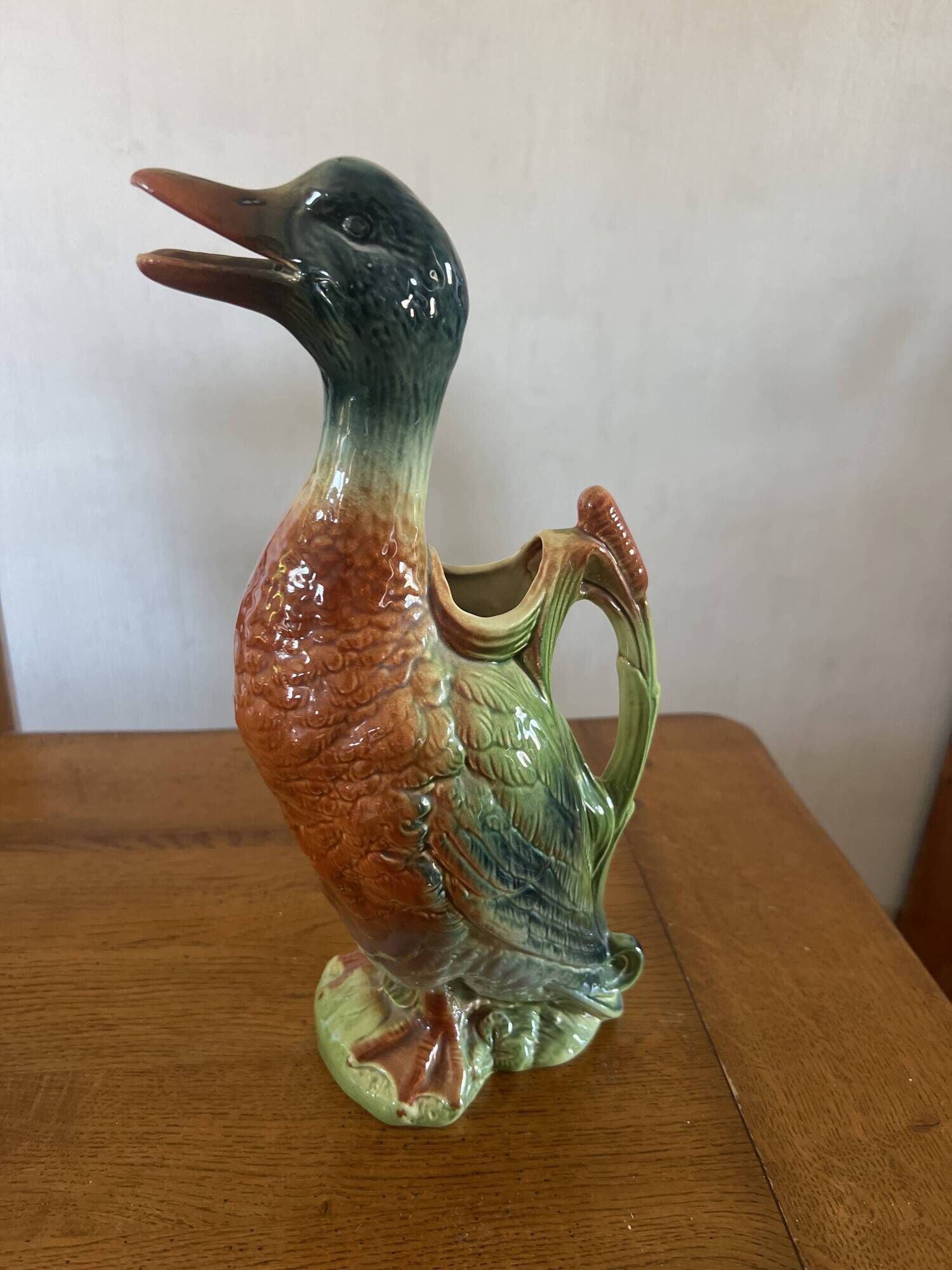 Duck pitcher