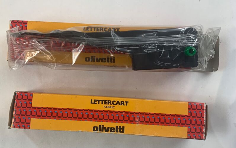 Machine à écrire azerty portable vintage Olivetti Lettera 12 - 1979