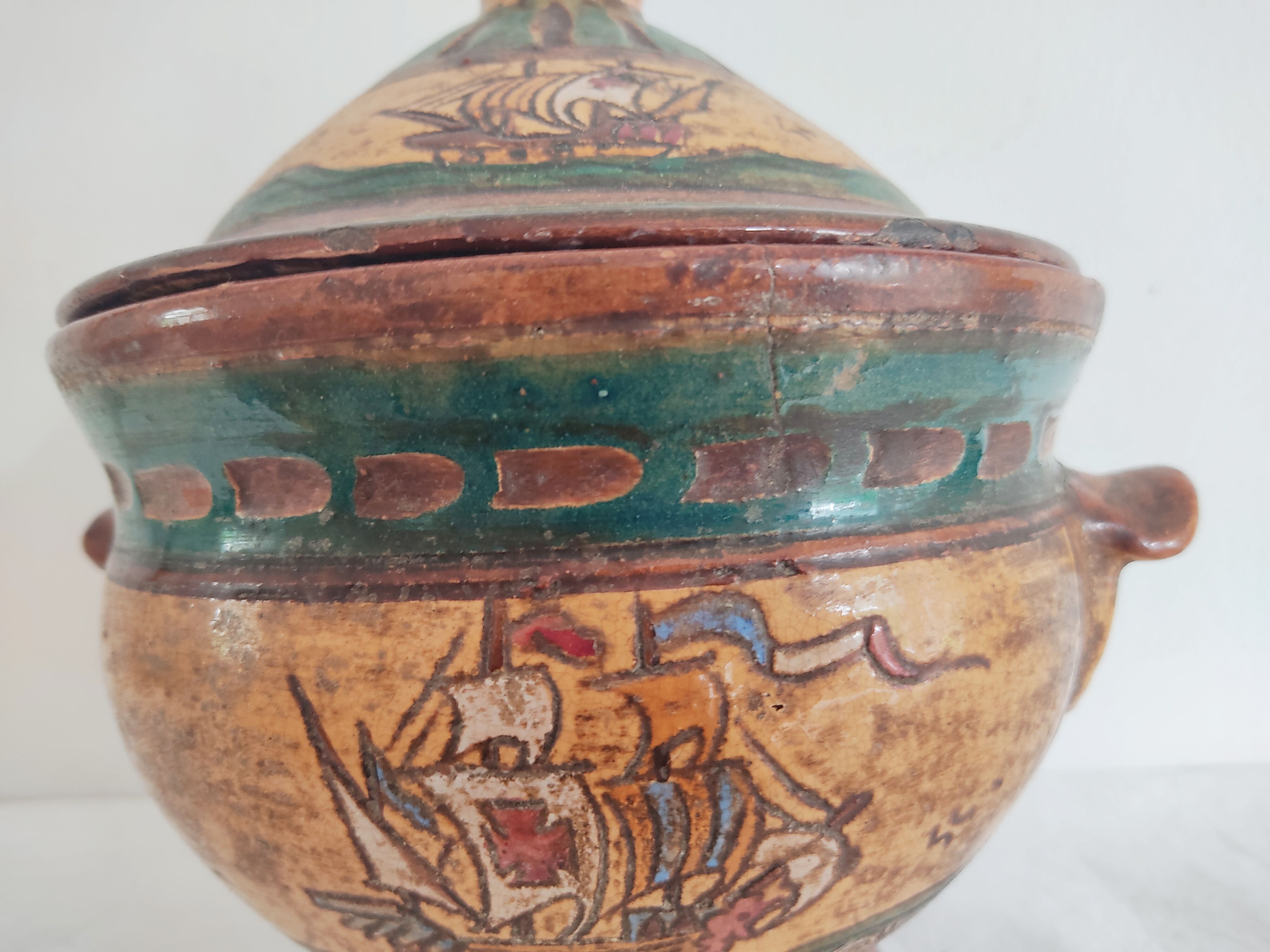 Vintage covered pot with boat décor