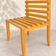 Fauteuil bas vintage en bois à lattes – design moderniste