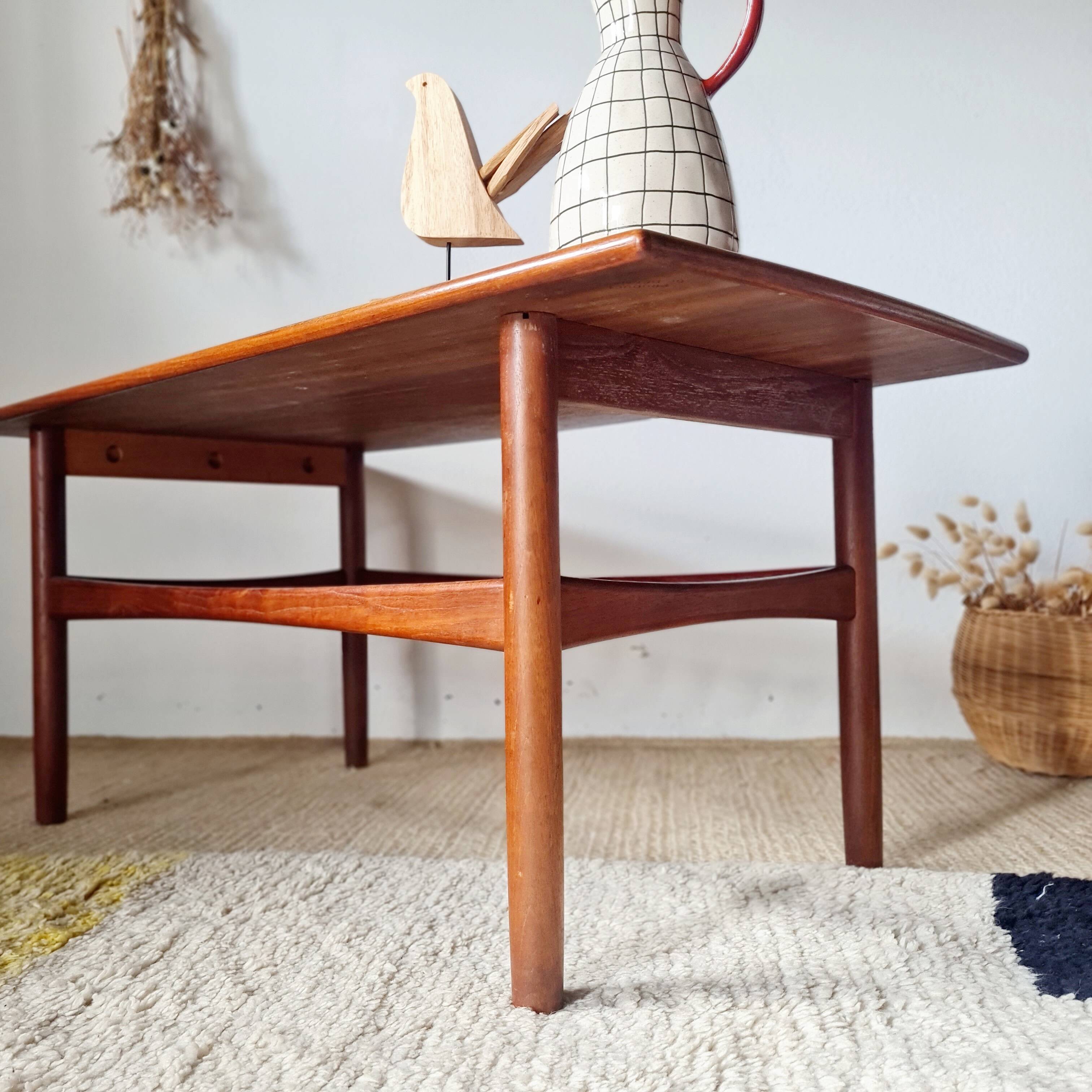 Table basse vintage en teck – Design Danois Mid-Century