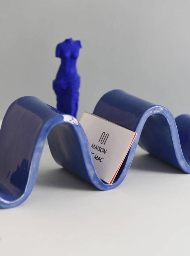 Cobalt blue wave pocket emptier