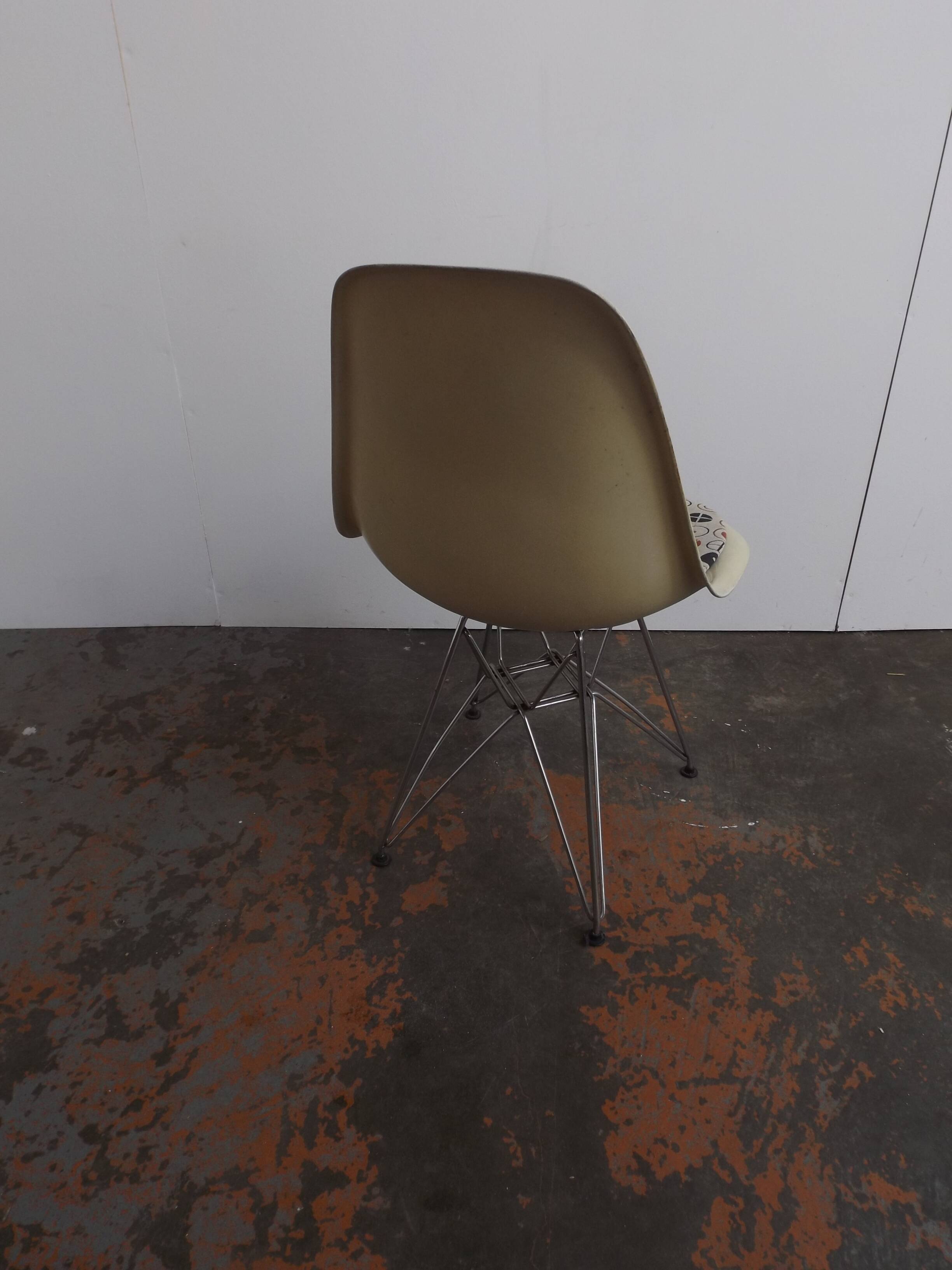 Eames Side chair Herman Miller