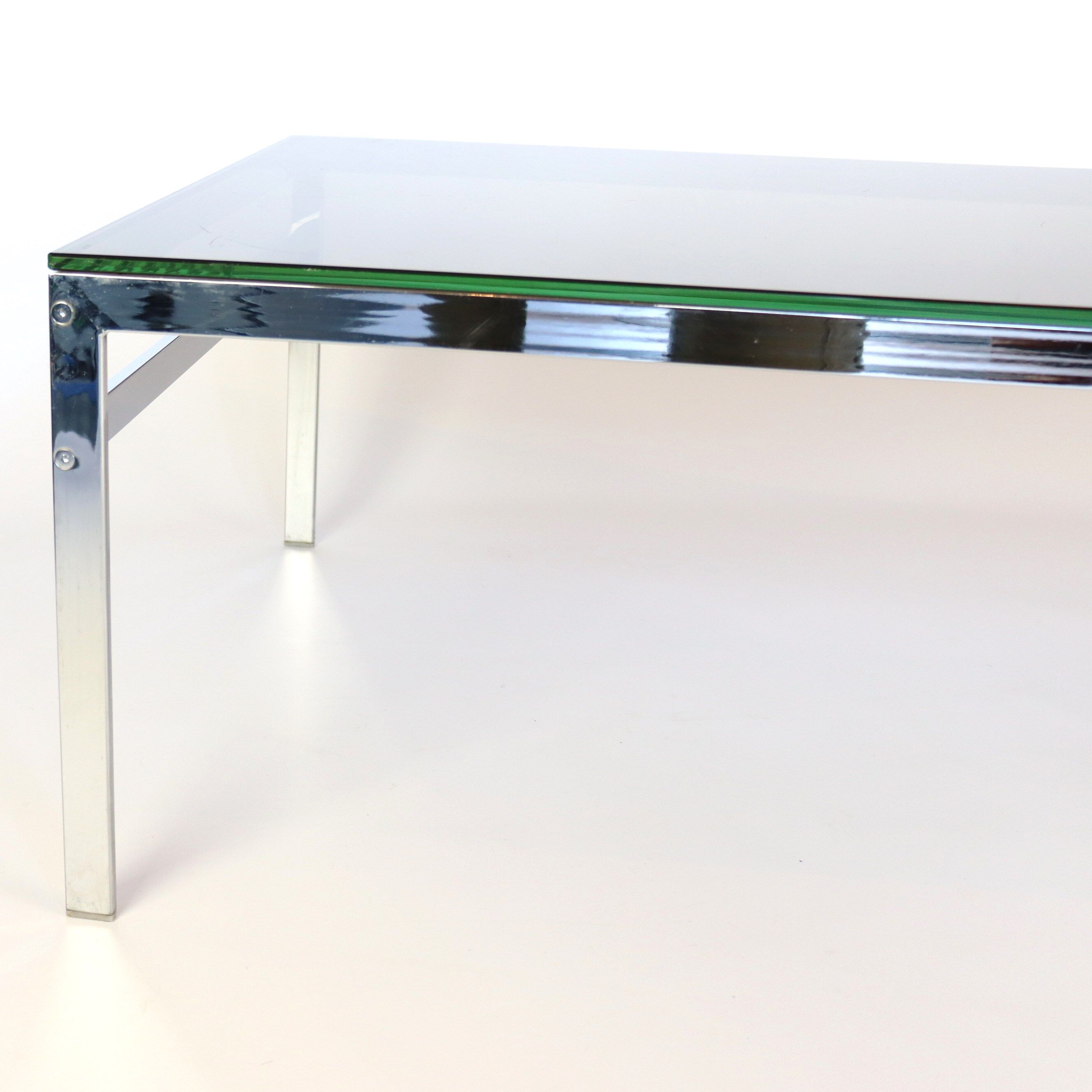 Table basse chrome et verre fumé années 60