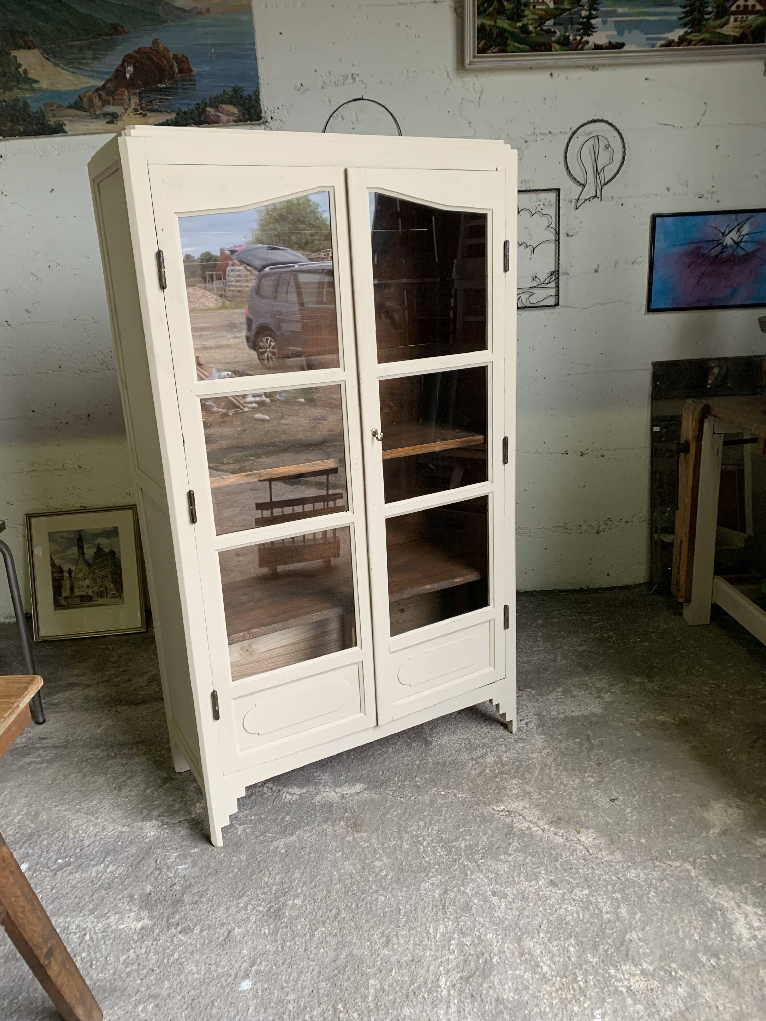 Armoire vaisselier bibliothèque parisienne