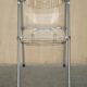 Chaise pliante en métal et lucite, dossier pivotant