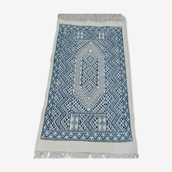 Tapis kilim bleu et blanc fait main 155 x 75 cm