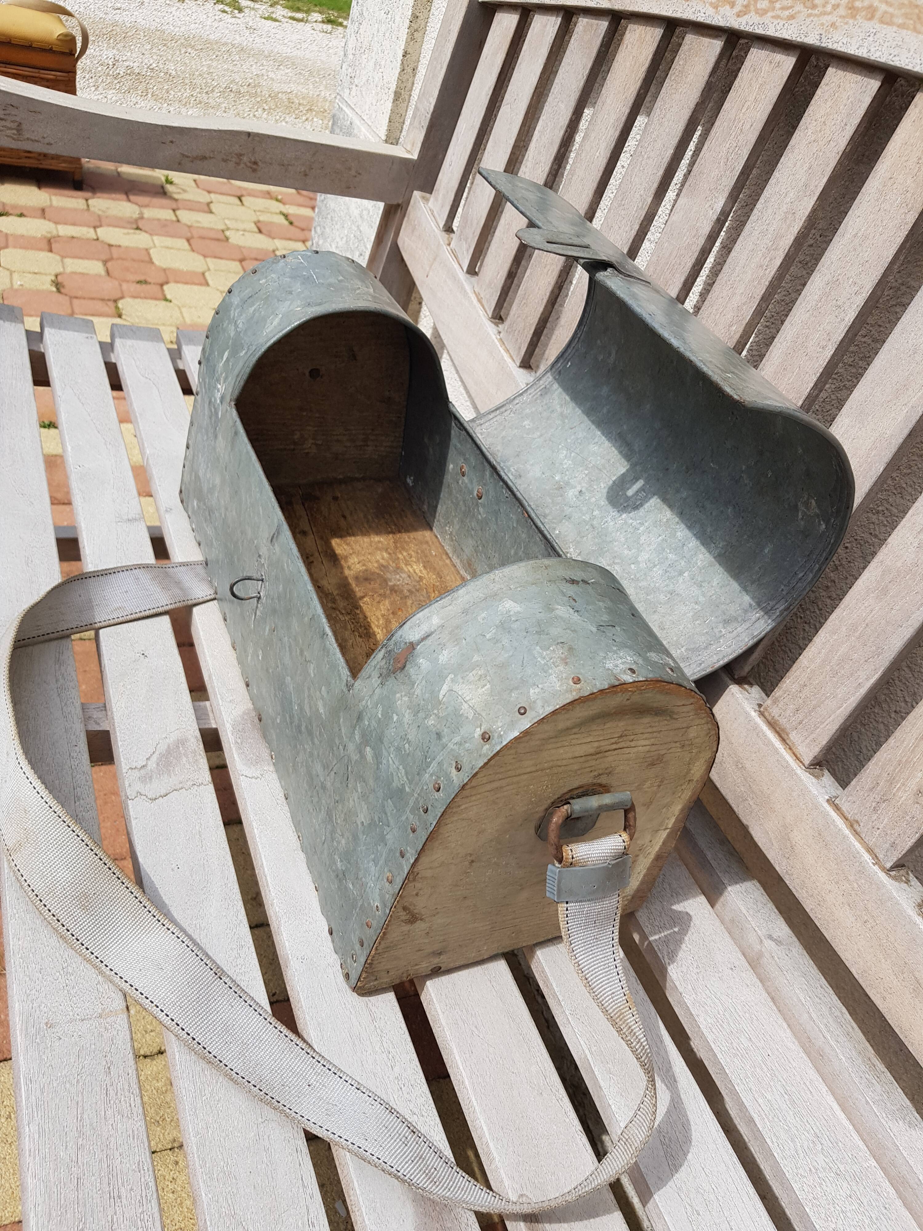 Caisse d'ouvrier ancienne zinc