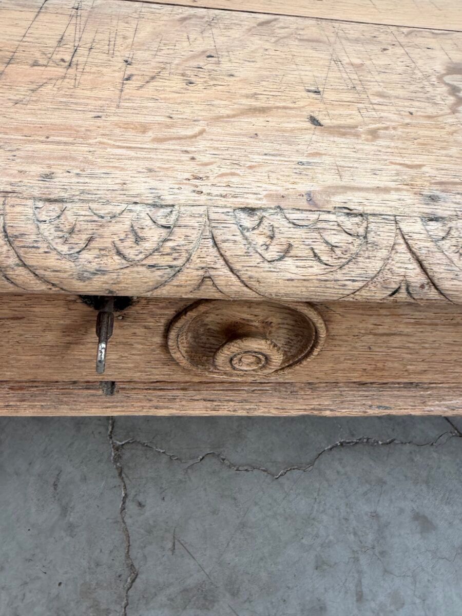 Table de château début XXème