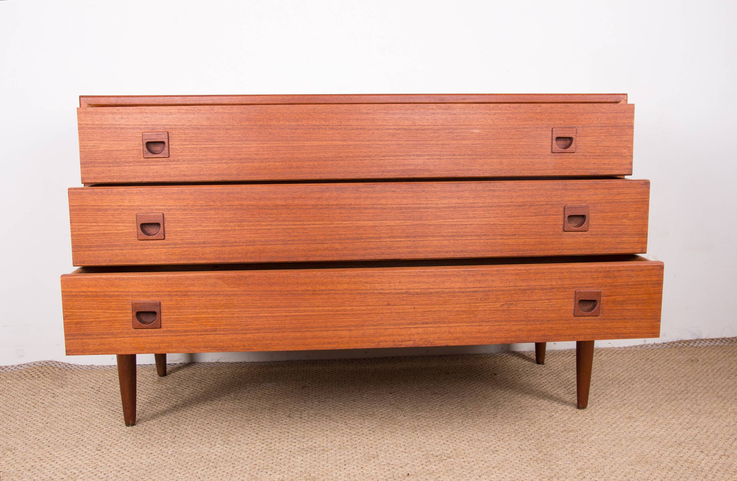 Danish teak chest of drawers or small sideboard, 3 large drawers, 1960.