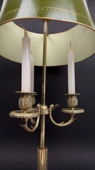 Bronze bouillotte lamp from the 19th century.