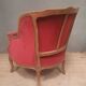 Large bergere de style Louis XV  en velour rouge