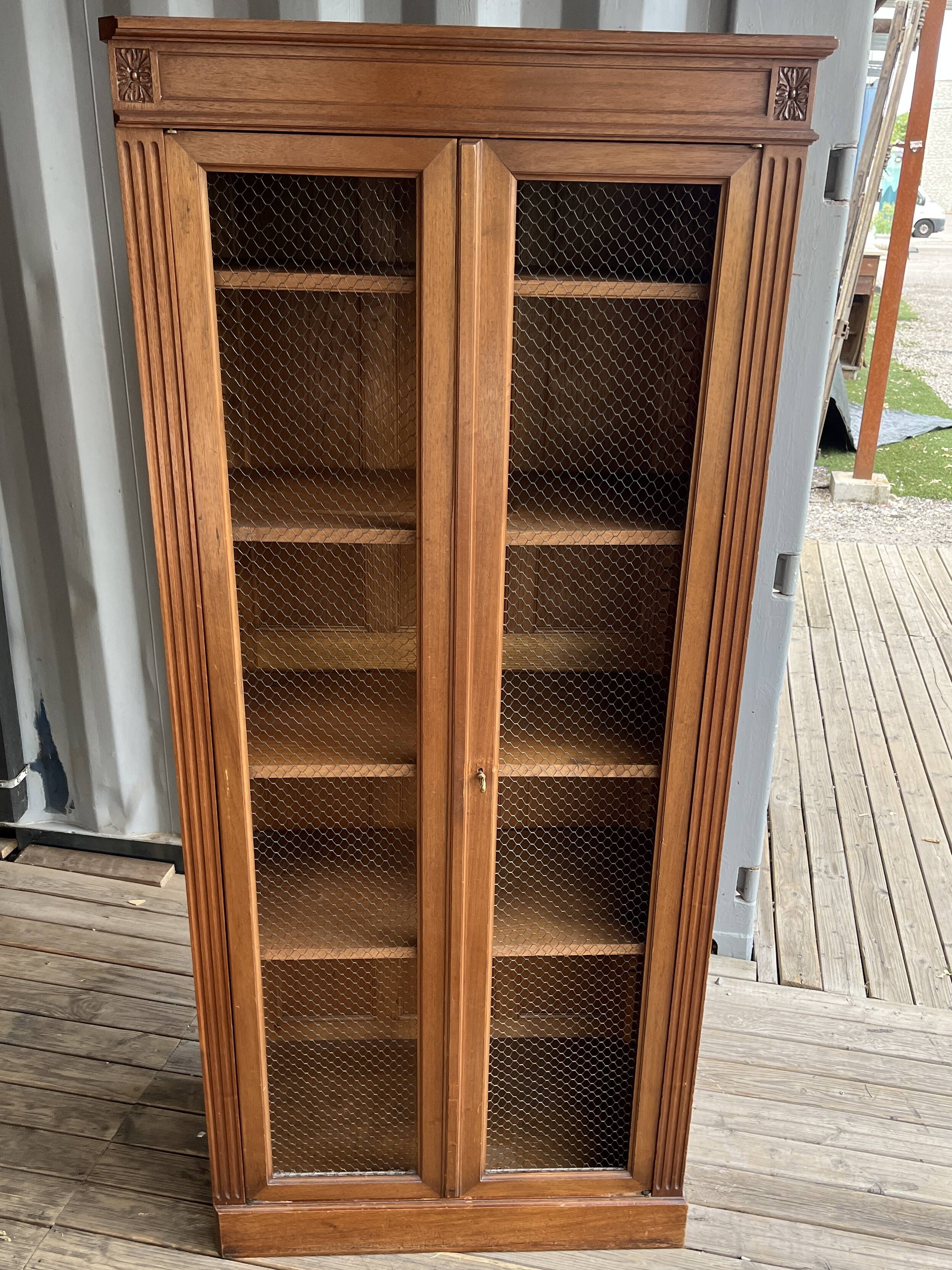 Armoire bibliothèque grllagee