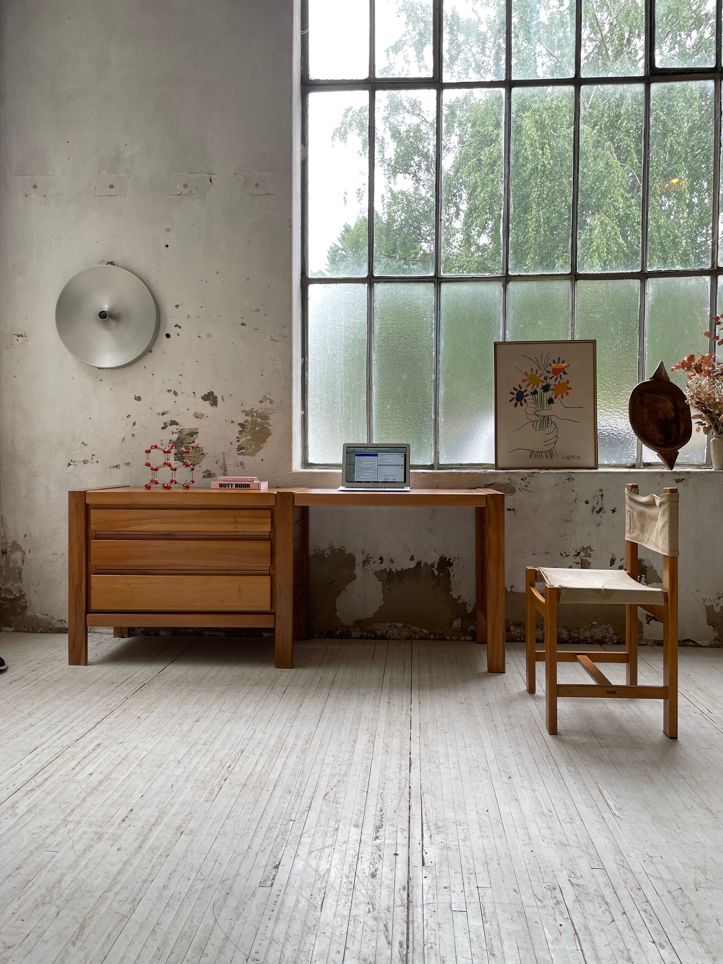 Regain dresser office row