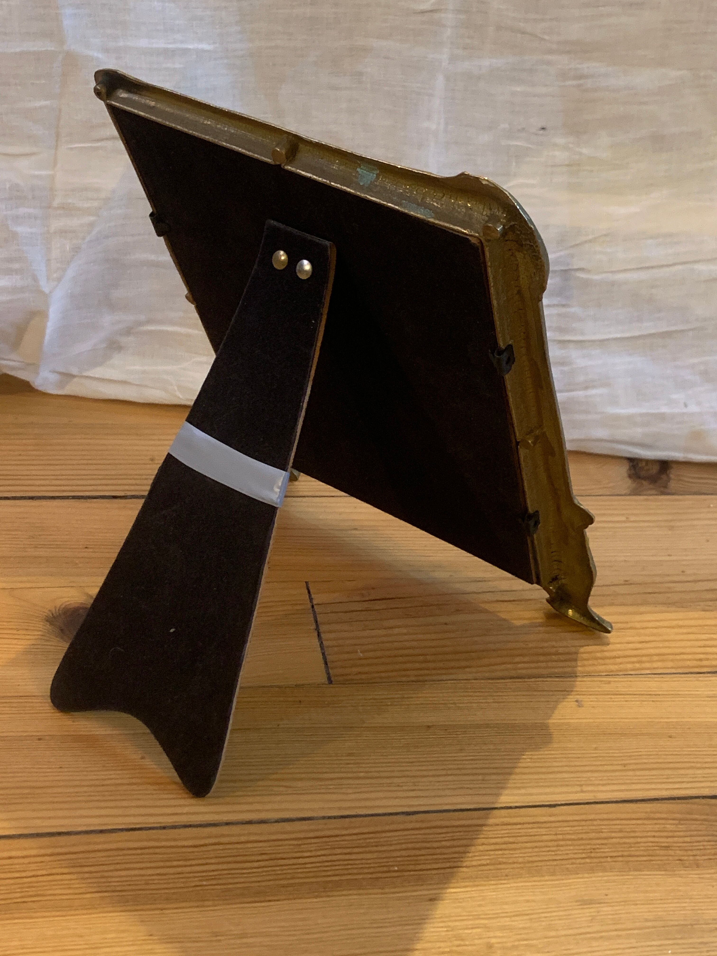 Mirror to install brass frame