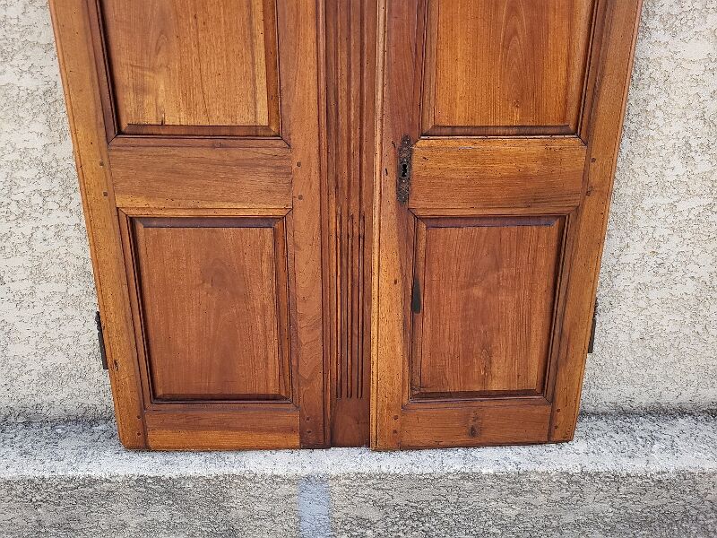 Pair of cabinet doors to make a closet