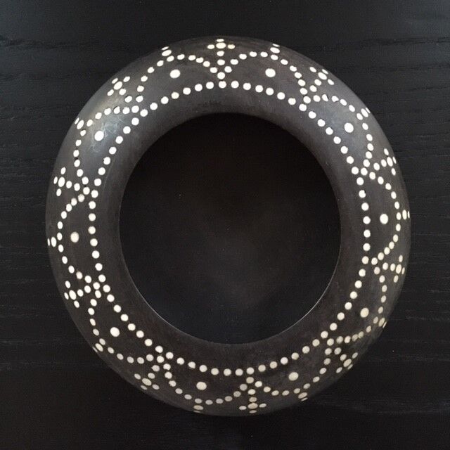 Black wood and mother-of-pearl pocket emptier