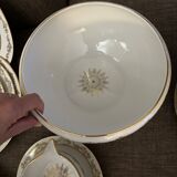 Magnifique service en porcelaine blanche et doree