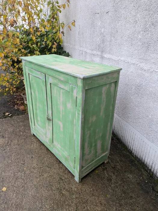 Buffet parisien patiné