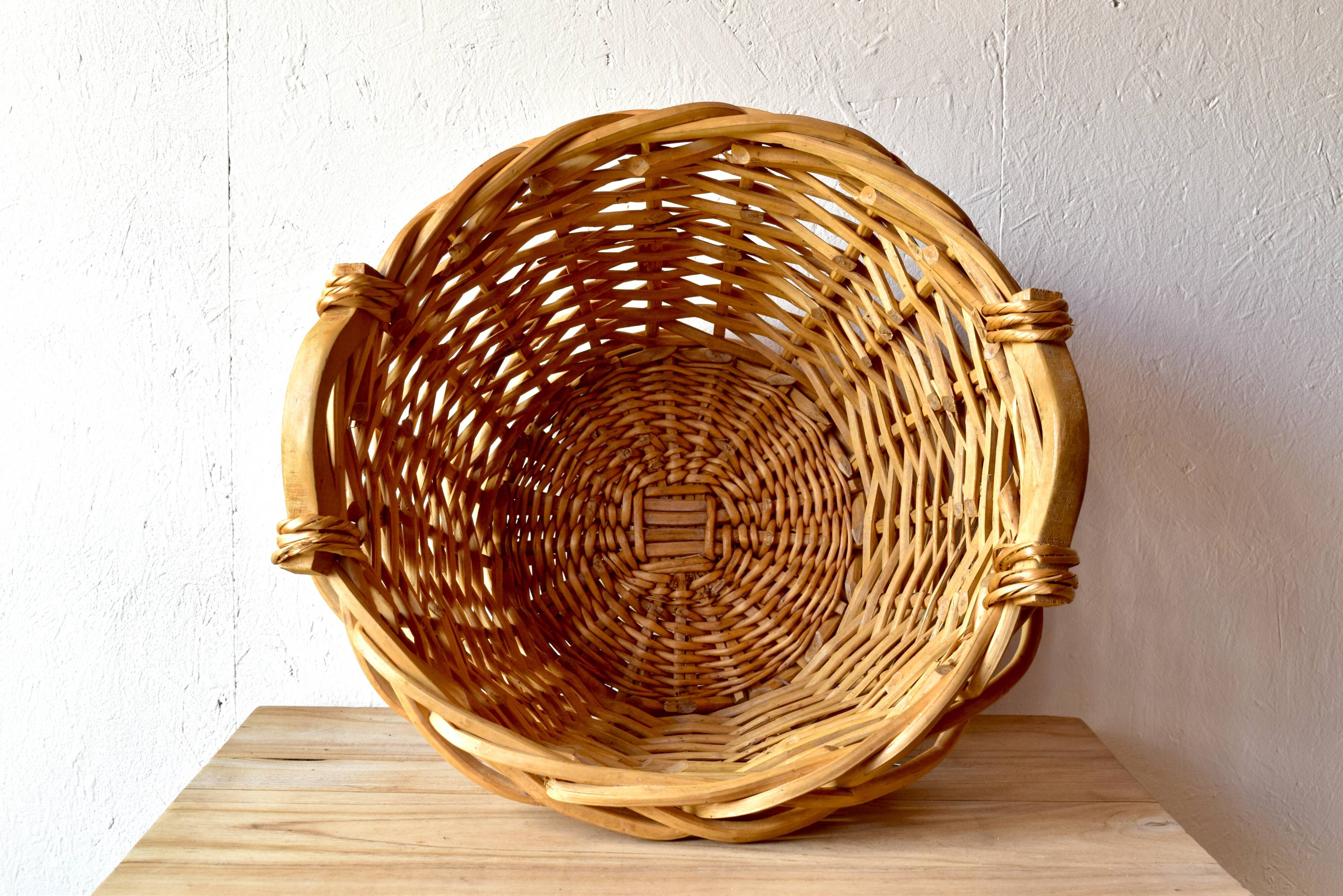 Large wicker basket - Woven wooden awning