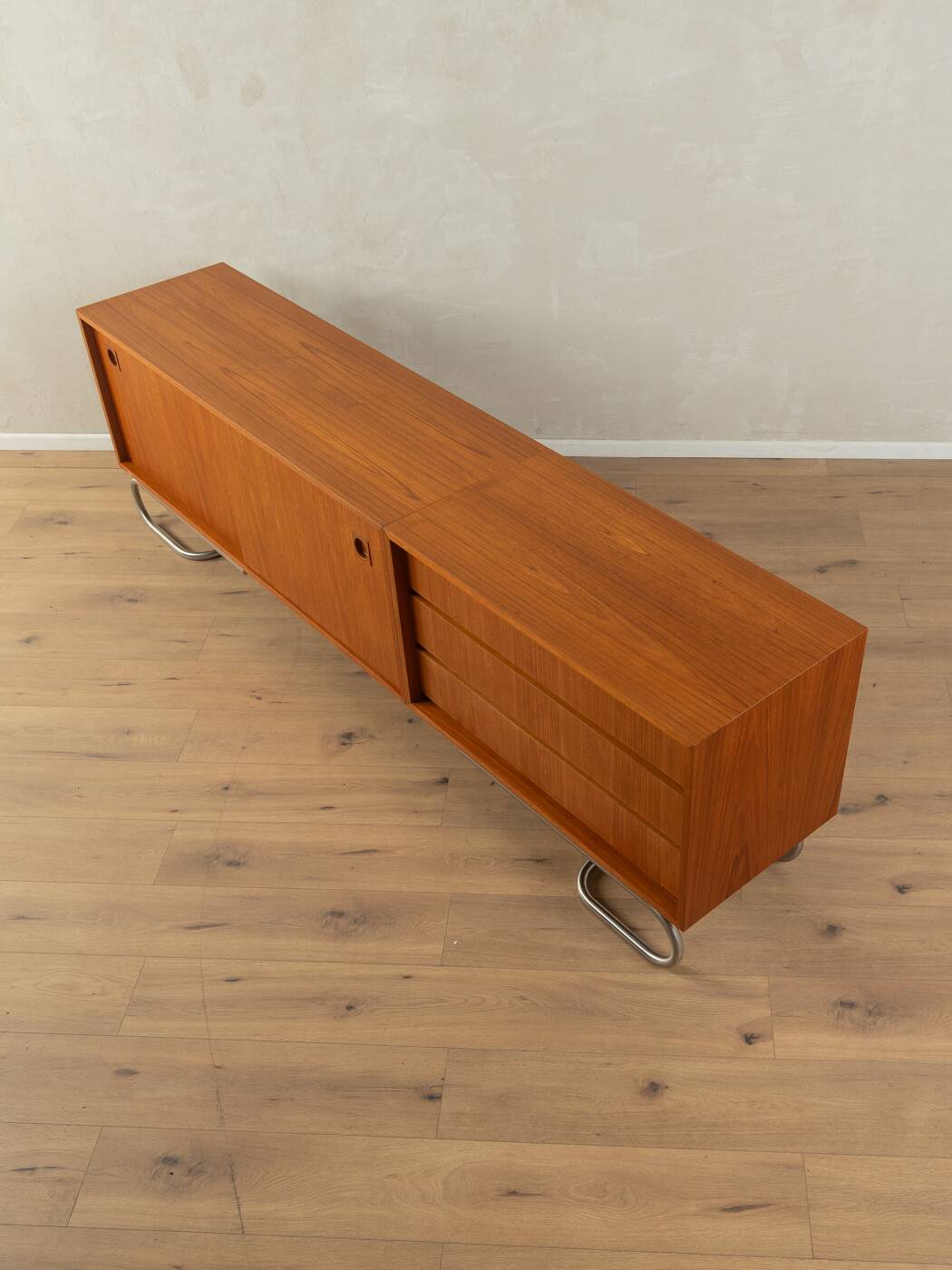 Buffet des années 1960 avec pieds Bauhaus