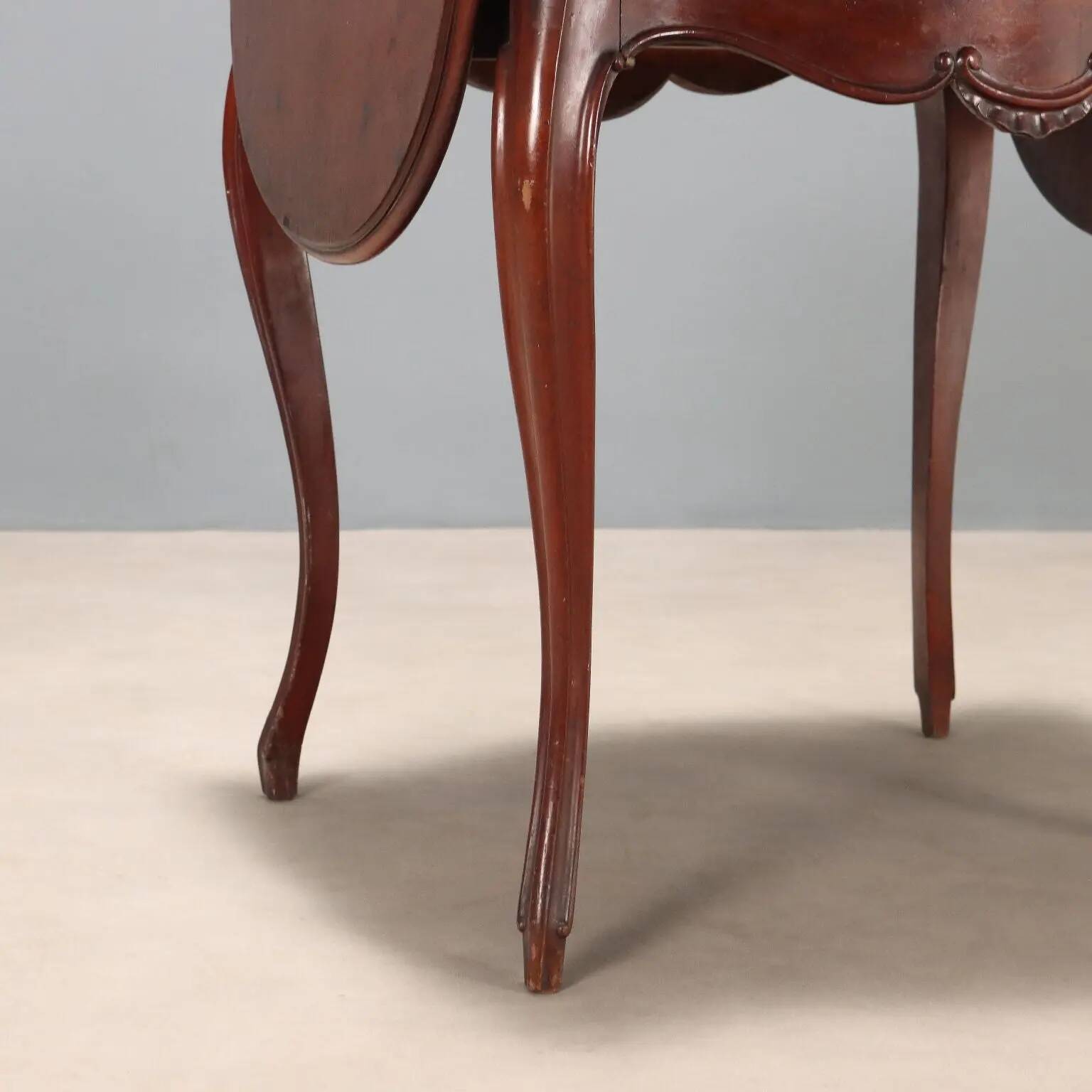 Antique Louis-Philippe coffee table in mahogany, France, 19th century.