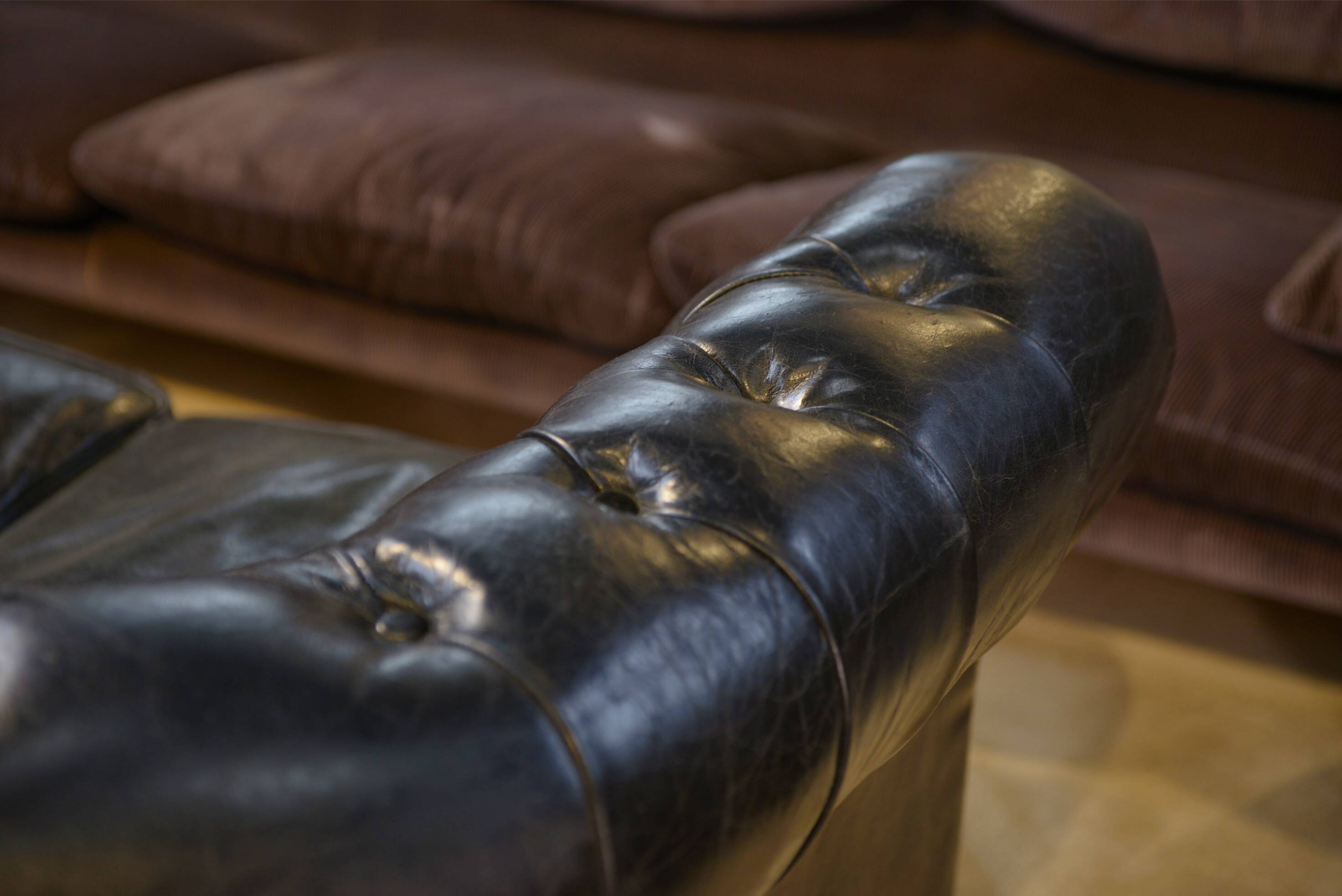 Chesterfield 3-seater sofa in black leather