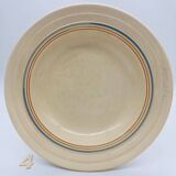 6 assiettes creuses avec de fin décor de liserés bleu et brun.