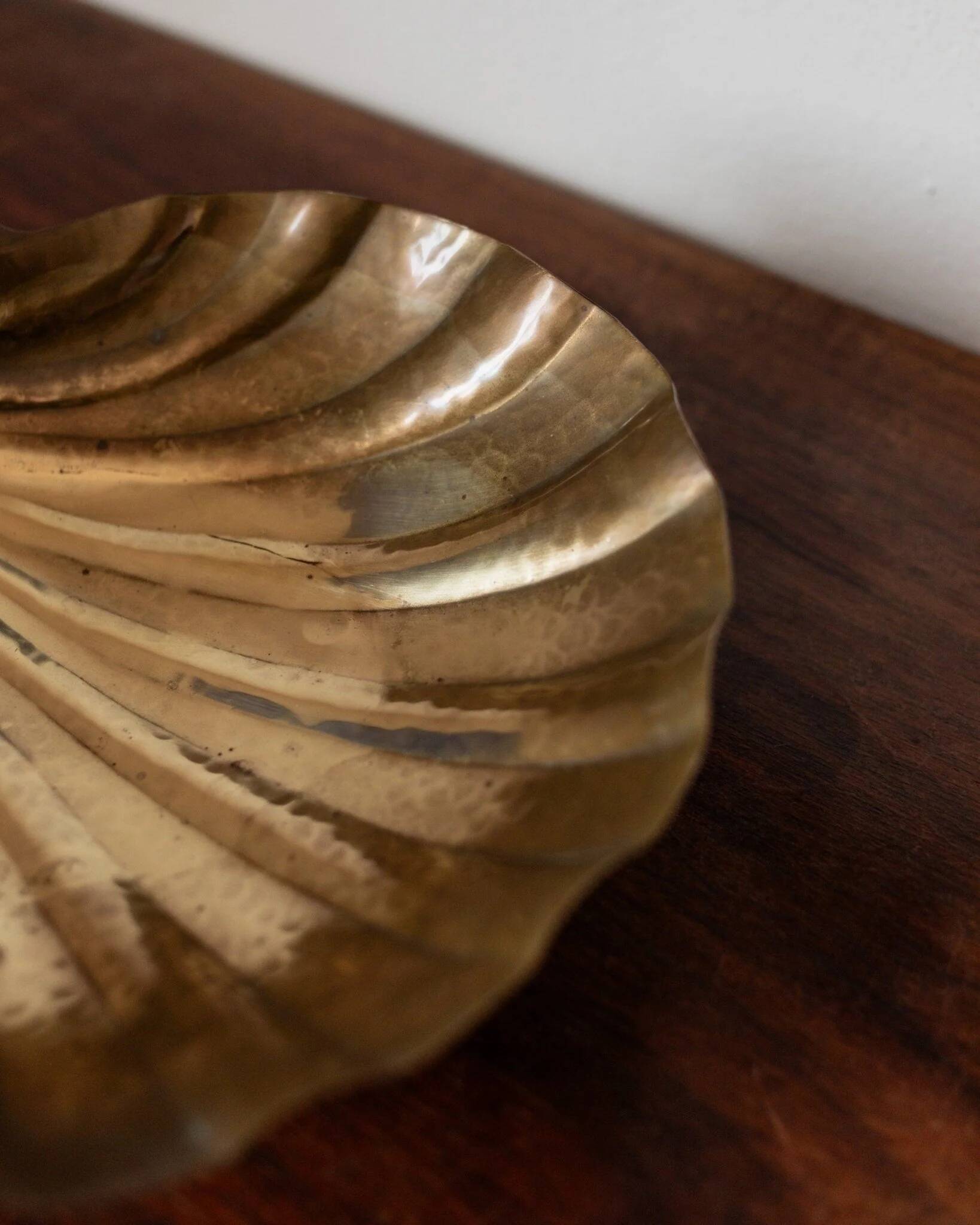 Renzo Cassetti Vintage Brass Shell Bowl with golden patina – Handcrafted Italy 1960s