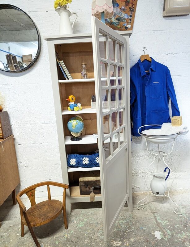 Parisian showcase cabinet