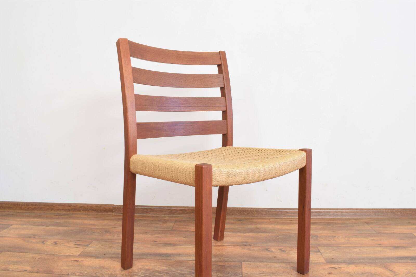 Chaise de salle à manger en teck danois par Niels O. Møller pour J.L. Møllers, années 1960.