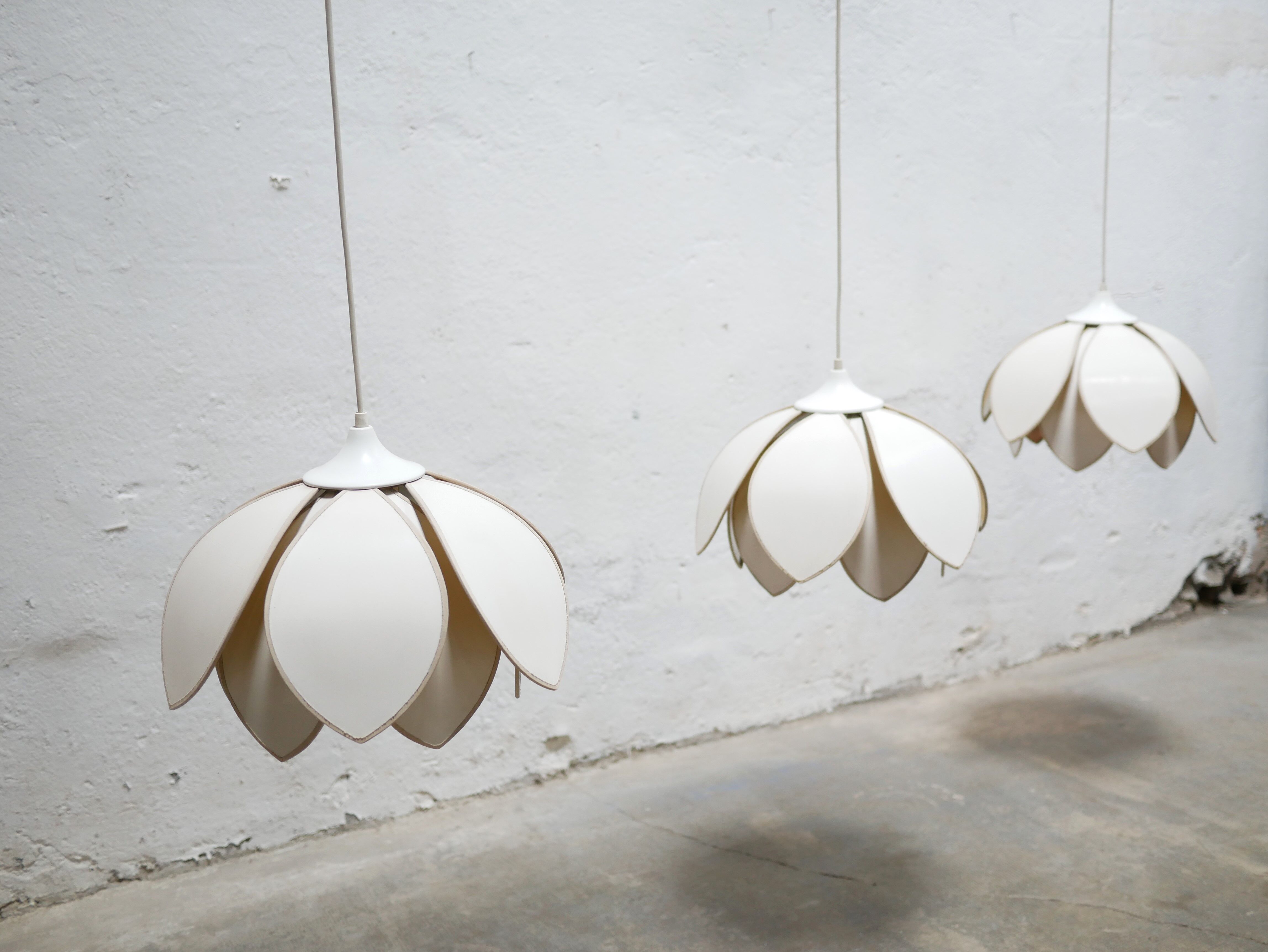 Vintage lotus flower pendant lamp