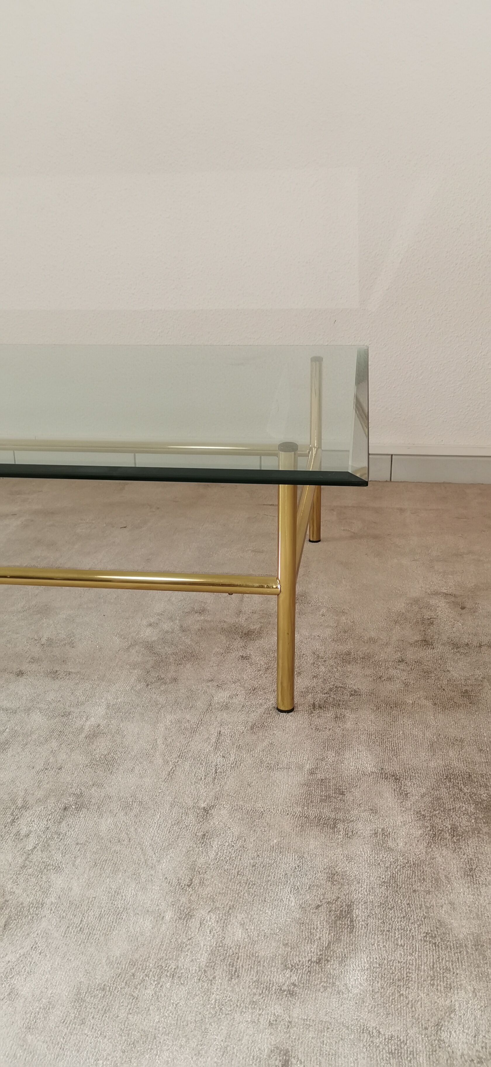 Table basse verre et métal doré années 80