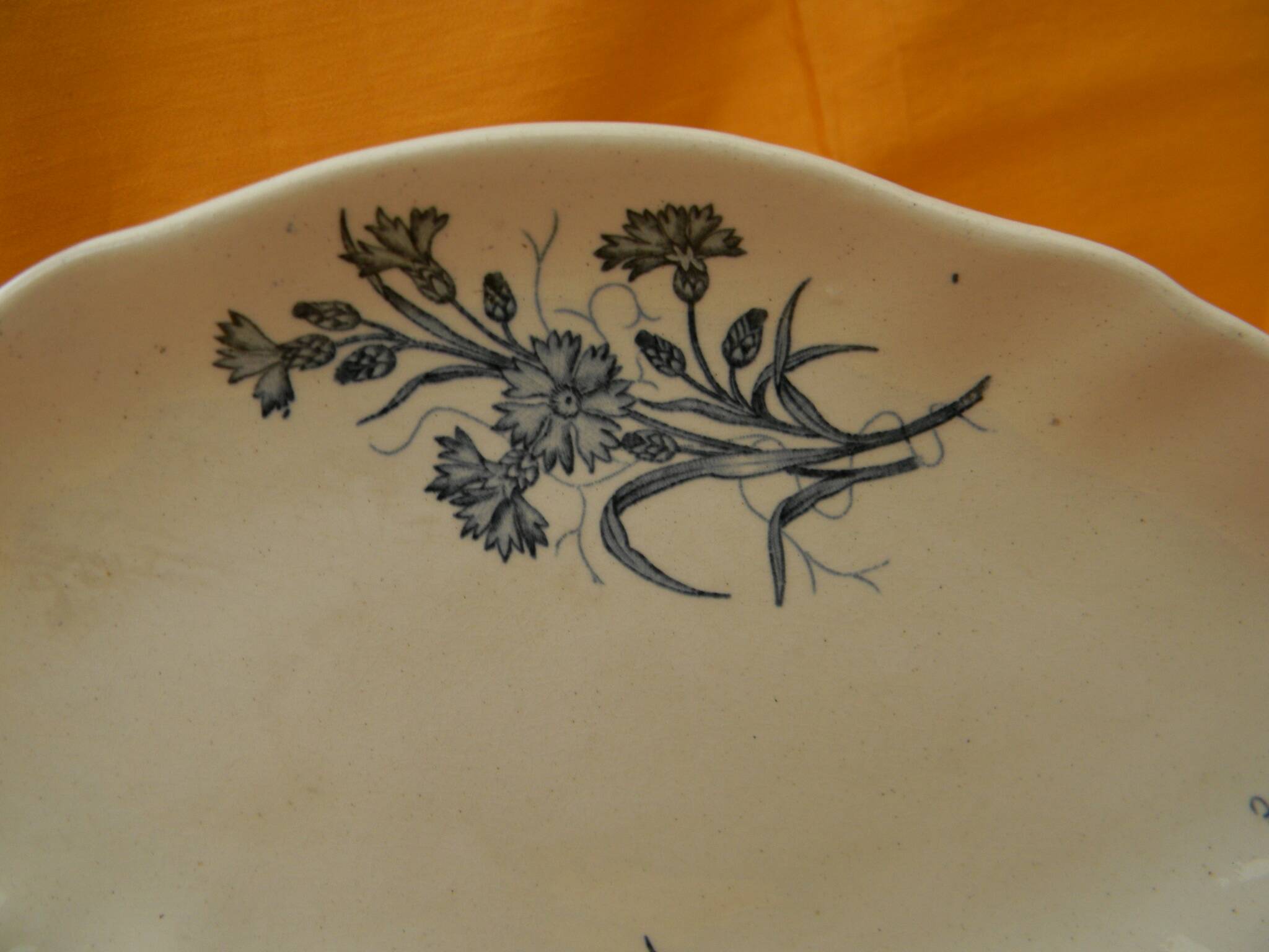 Longchamp earthenware dish cornflower decoration