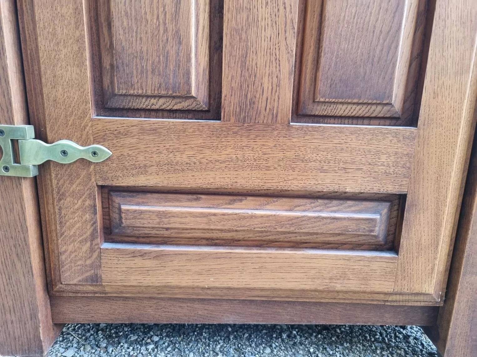 Small wardrobe with one door in solid oak - Guillerme and Chambron