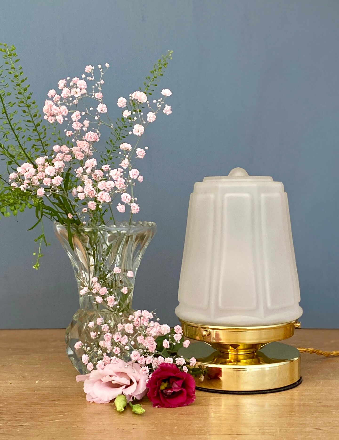 Vintage Art Deco frosted glass globe table lamp