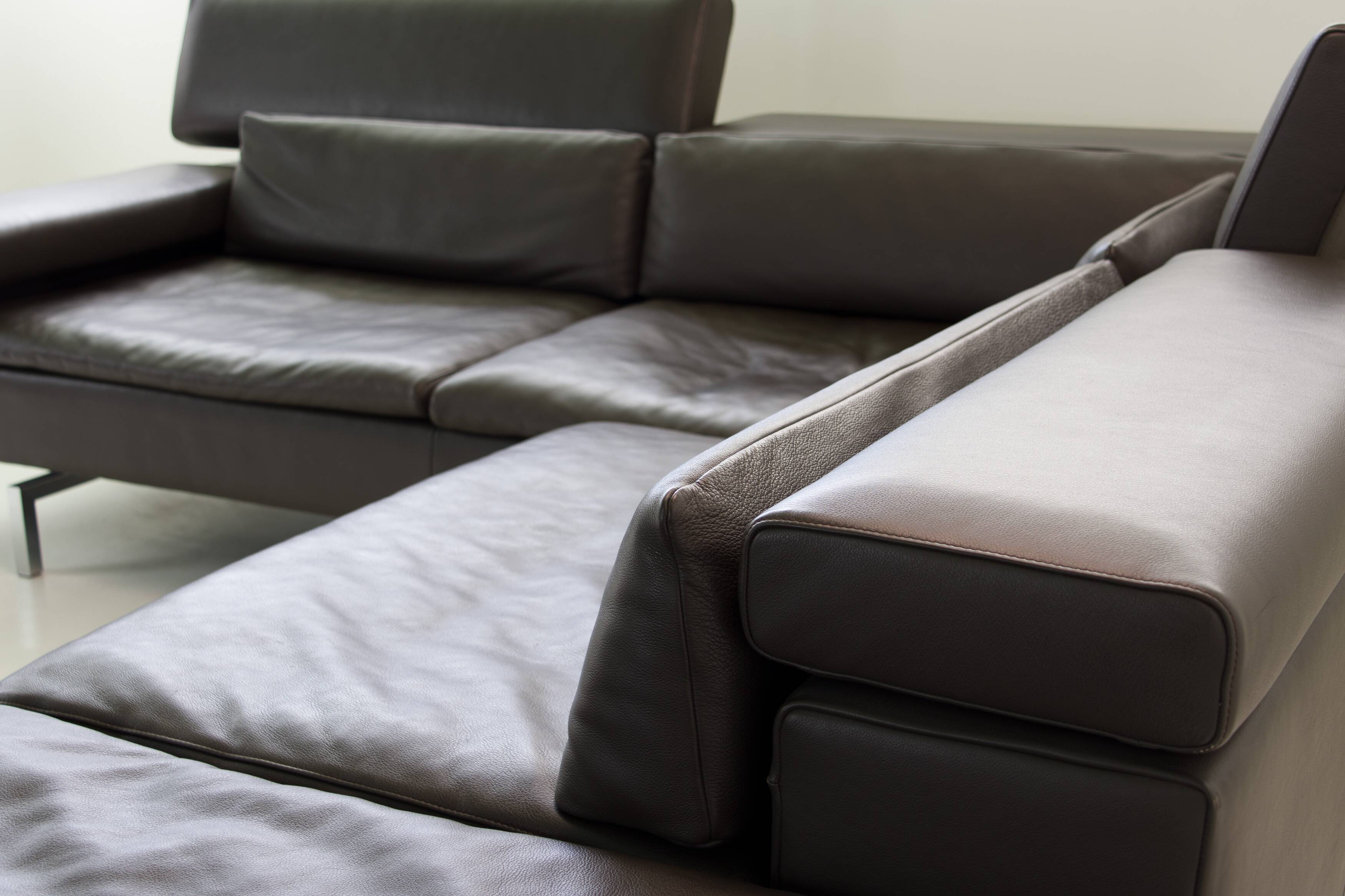 Jori Shiva leather corner sofa – Jean-Pierre Audebert