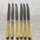 Couteaux en inox et résine vintage